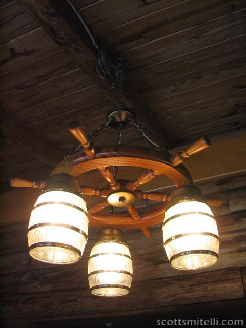 The only nautical thing in this cabin.