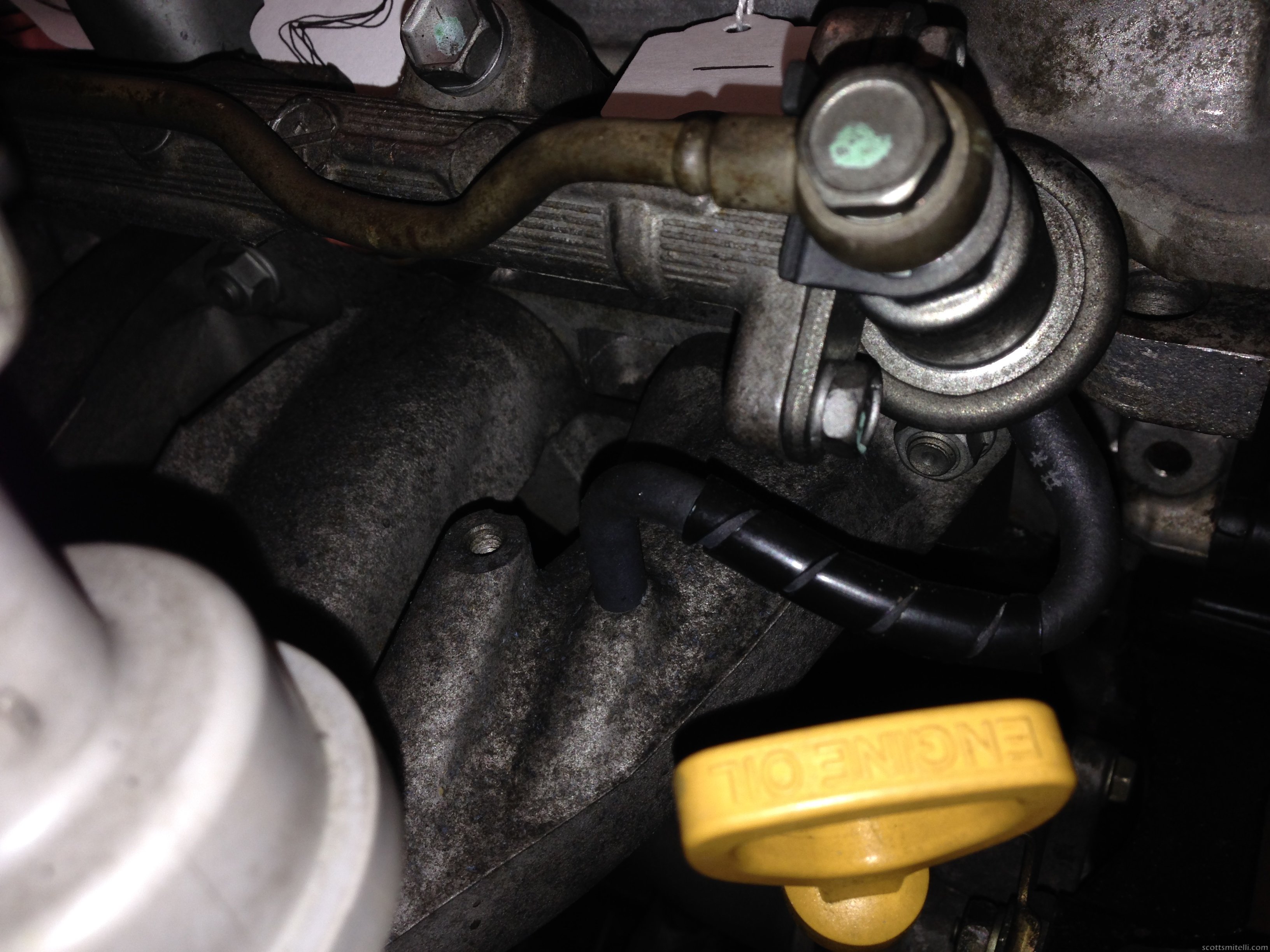 There should be a vacuum valve controlling the fuel pressure regulator, but there is not!