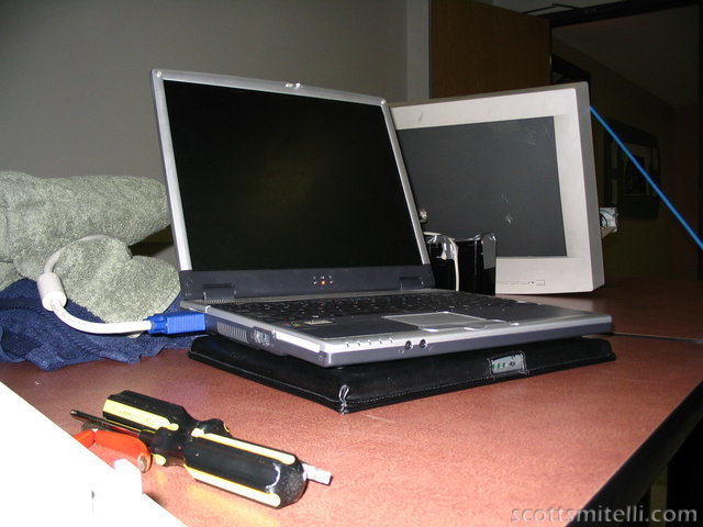 Dan's laptop generates a signal